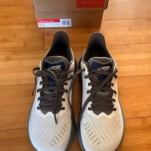 Altra Women’s Running Shoes - White/Gray